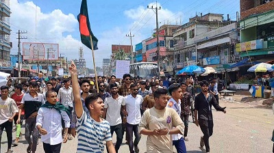 ঘাটাইলে কোটা সংস্কারের দাবিতে  শিক্ষার্থীদের সড়ক অবরোধ 